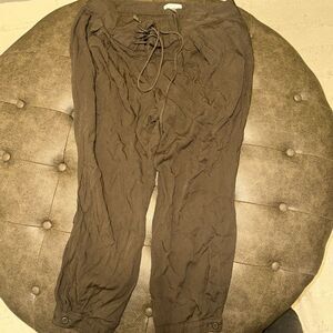 Leith Size 8 Capri pants